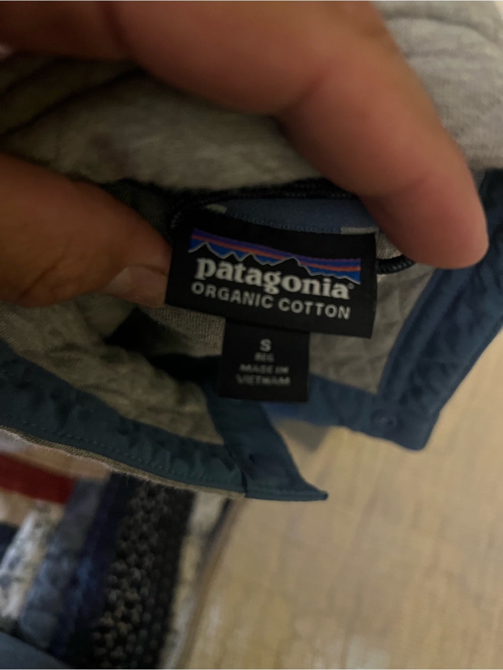 Patagonia Quilted Pullover in Heather Gray with Slate Blue Accents - Picture 5 of 6